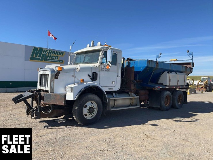 2002-freightliner-fld112-image-1