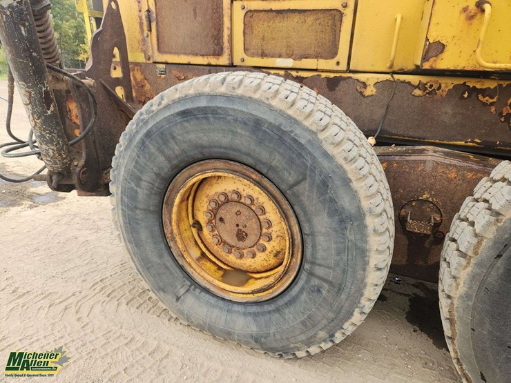 2006-deere-770d-image-29