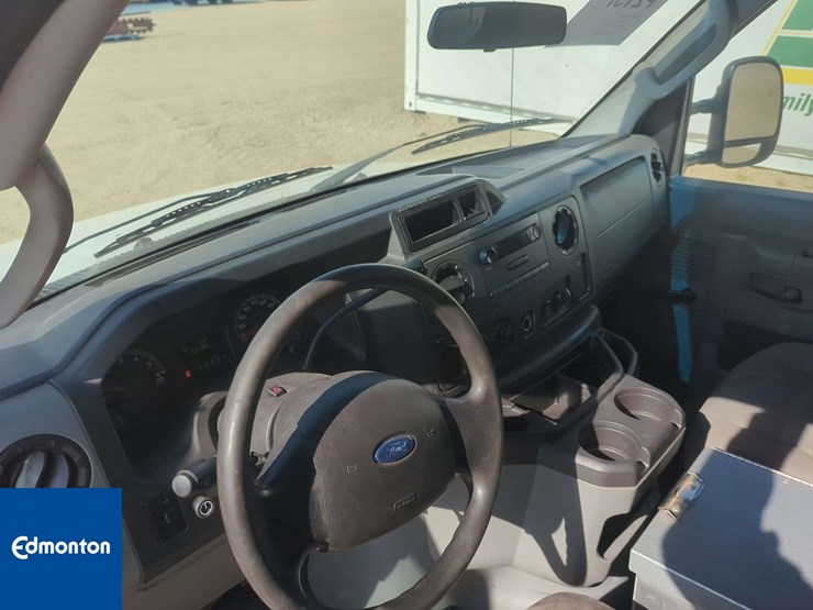 2012-ford-cargo-image-13