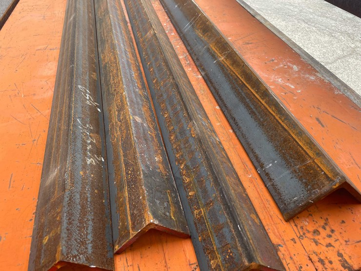 #3051-•-(4)-assorted-pieces-of-thick-wall-angle-iron-(cont)-image-7