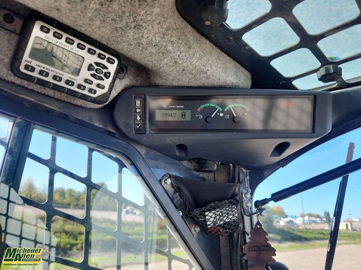 deere-326e-image-12