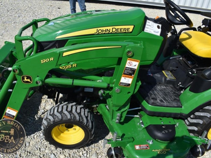 2022-john-deere-1025r-image-15