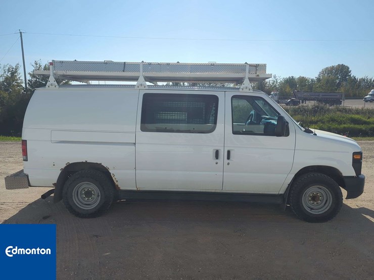 2012-ford-cargo-image-24