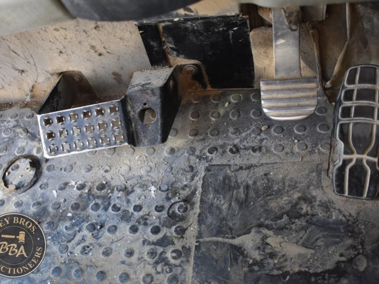 2012-caterpillar-740b-image-18