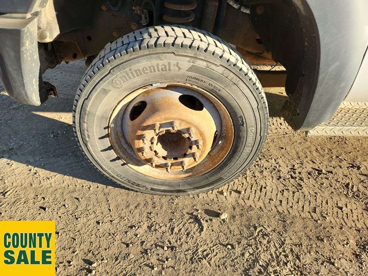 2013-ford-f550-image-15