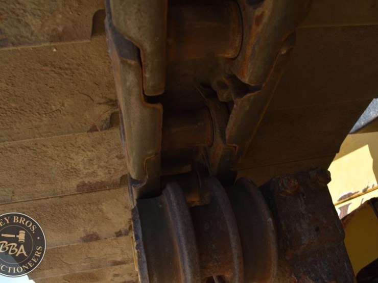 2020-caterpillar-d6n-lgp-image-56