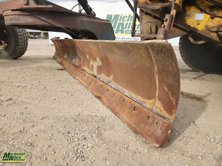 2006-deere-770d-image-38