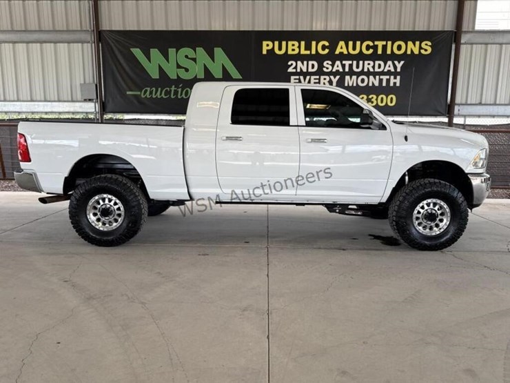 2015-ram-2500-slt-image-1
