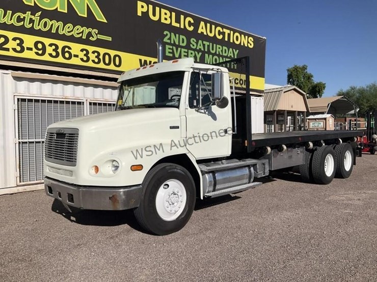 2003-freightliner-fl112-image-2