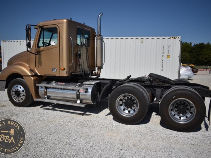 2003-freightliner-columbia-120-image-5