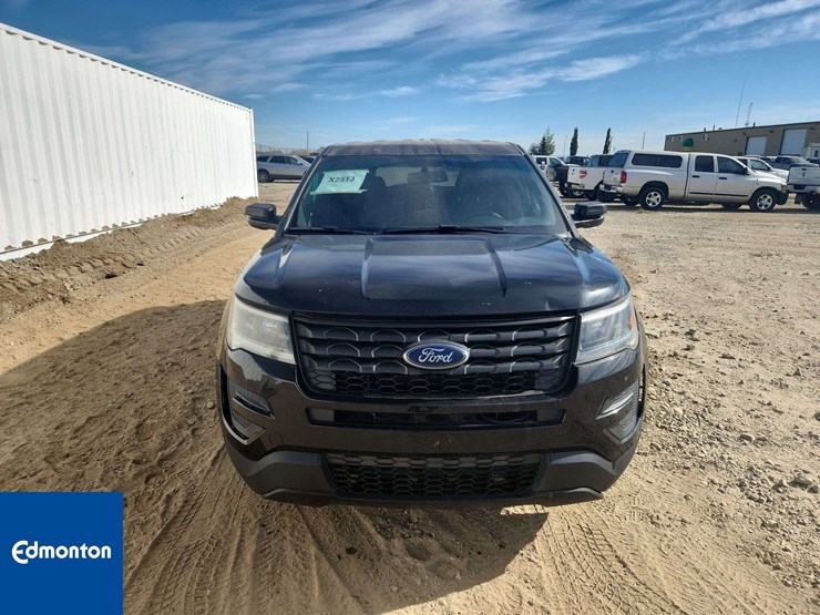 2016-ford-explorer-image-24