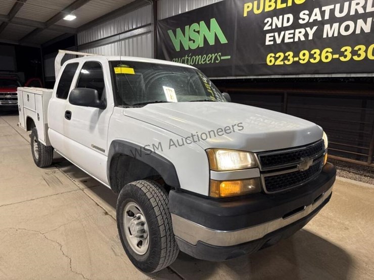 2006-chevrolet-silverado-2500hd-image-2