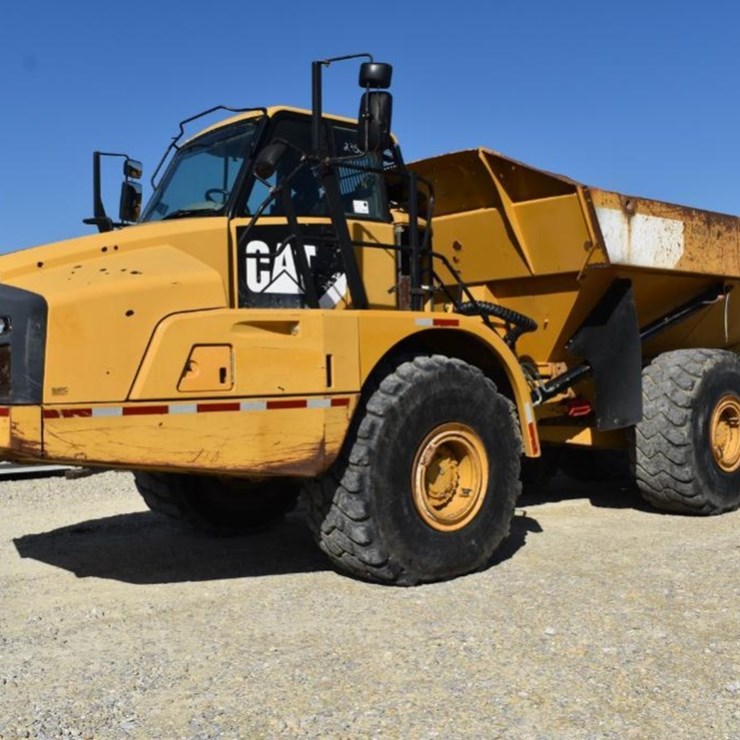 2011 CATERPILLAR 740B