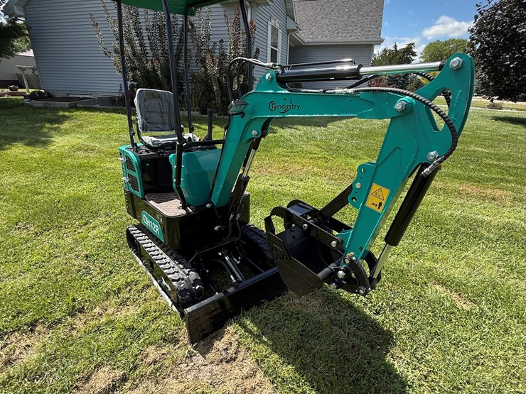 #612-•-2025-cfg-industrial-qh12r-hydraulic-track-type-mini-excavator-image-2