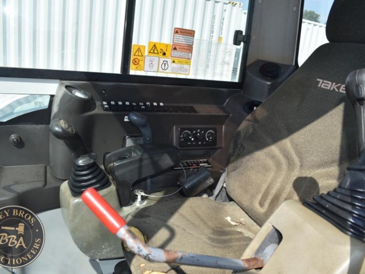 2018-takeuchi-tb290-image-14