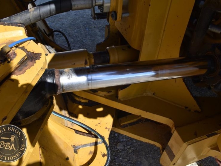 2014-caterpillar-982m-image-41