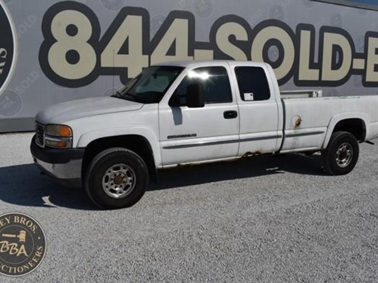 2002-gmc-sierra-2500hd-image-1