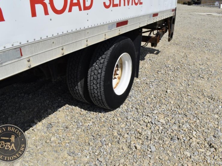 2009-freightliner-business-class-m2-106-image-25