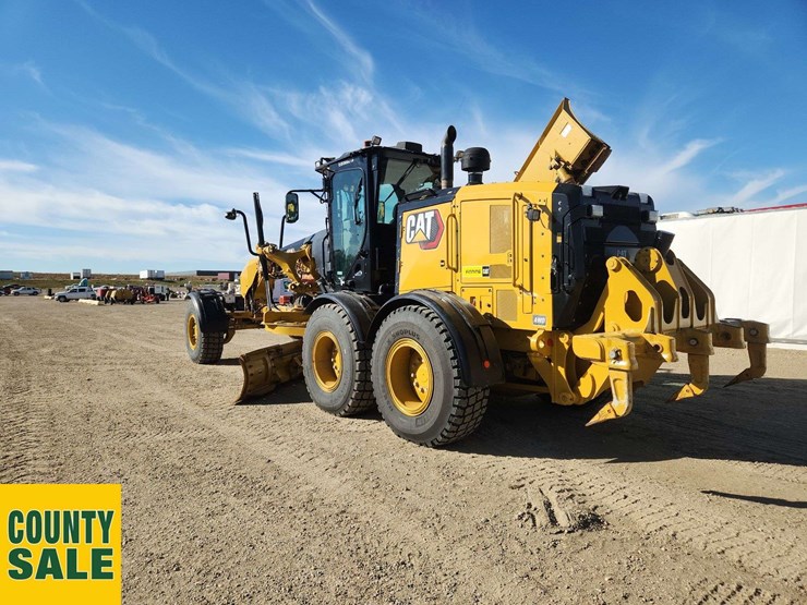 2020-caterpillar-150-awd-image-30