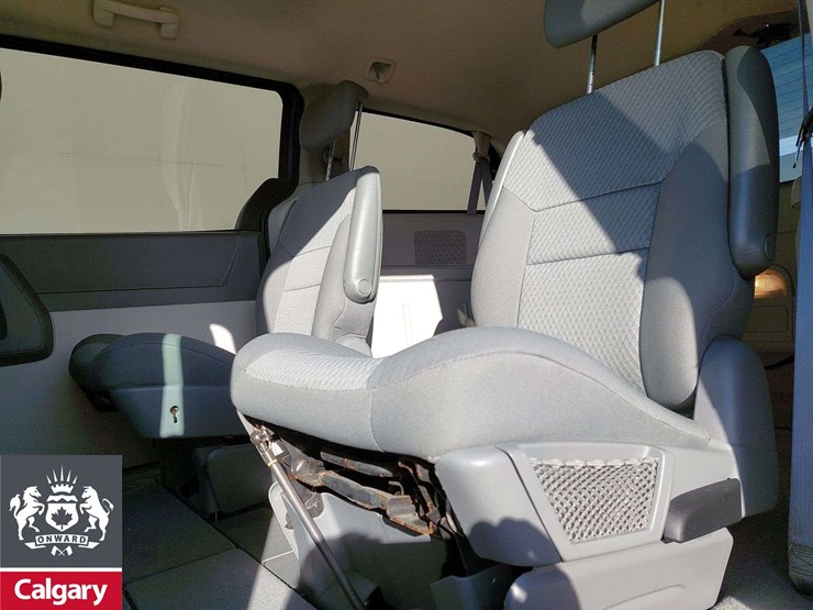 2010-dodge-grand-caravan-se-image-11