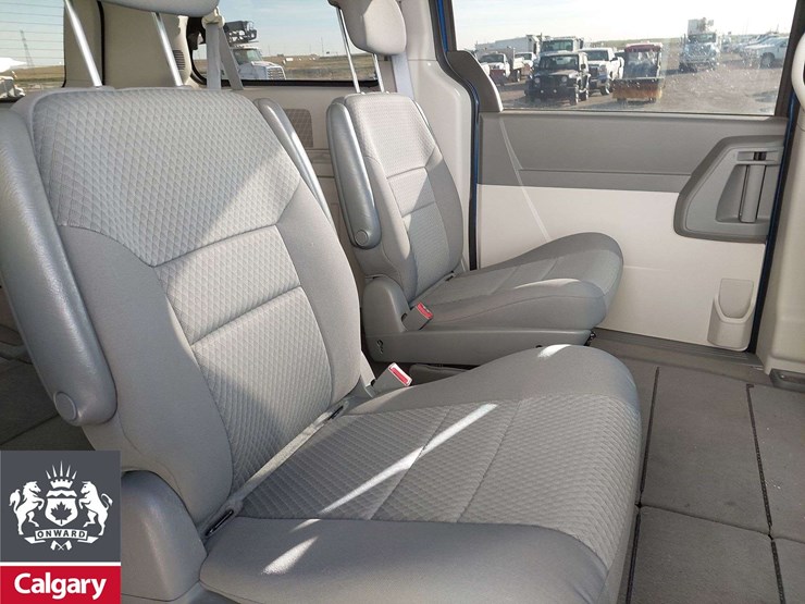 2010-dodge-grand-caravan-se-image-12