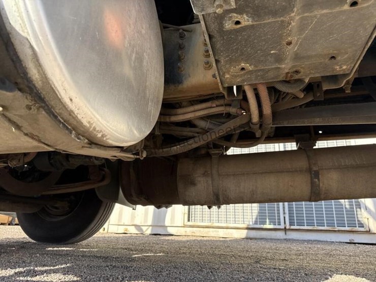2005-freightliner-m2-f/b-image-31