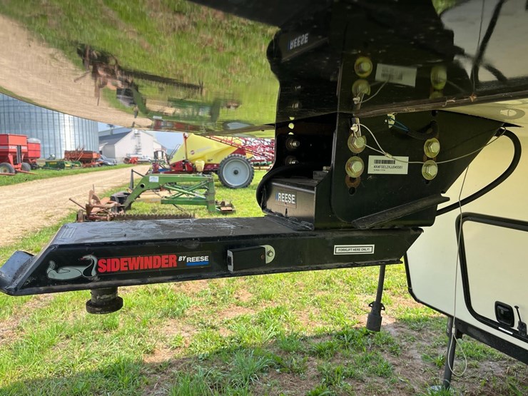 2017-sierra-5th-wheel-camper-image-4