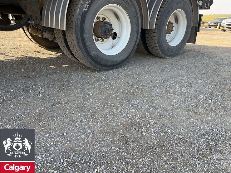 2015-freightliner-114sd-image-19
