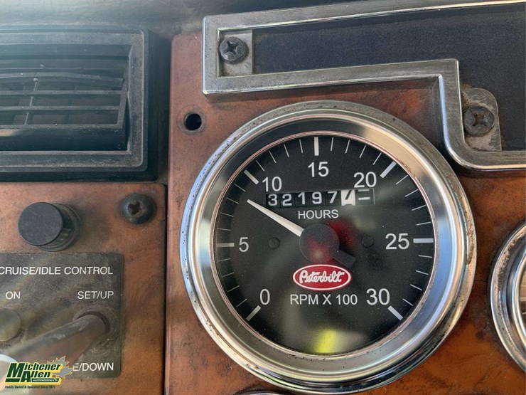 2009-peterbilt-335-image-21