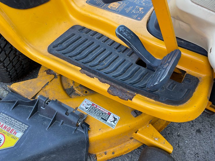 #3103-•-cub-cadet-riding-lawn-mower-(o3)-image-22