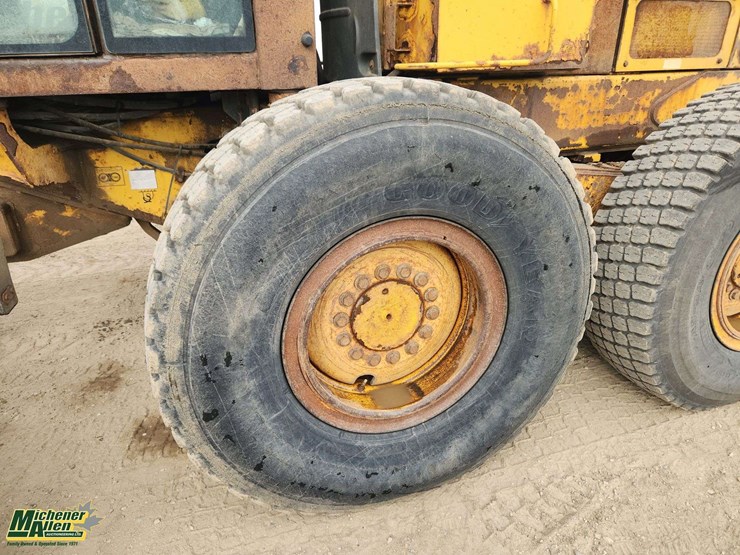 2006-deere-770d-image-22