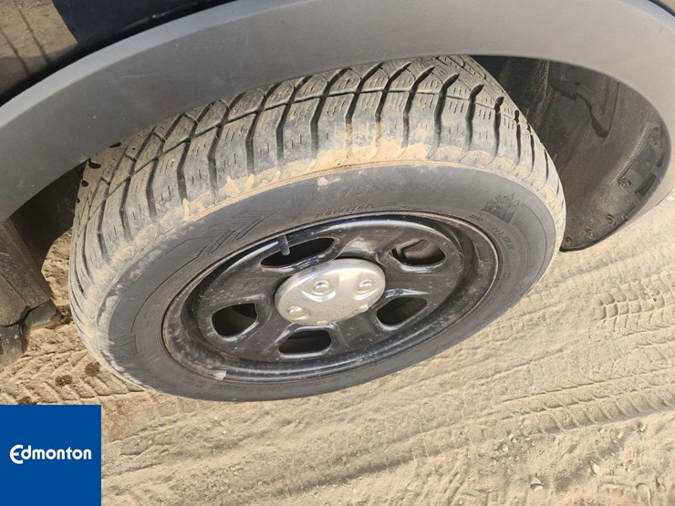2016-ford-explorer-image-32