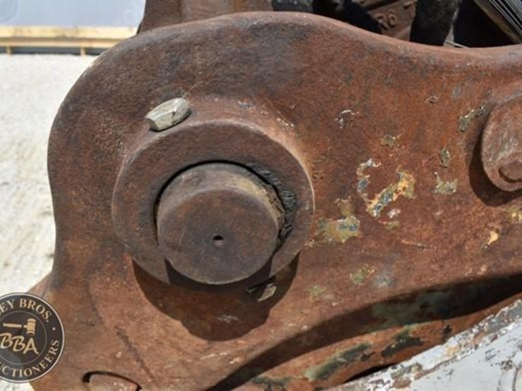 2018-deere-210g-lc-image-35
