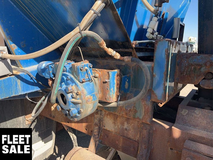 2002-freightliner-fld112-image-19