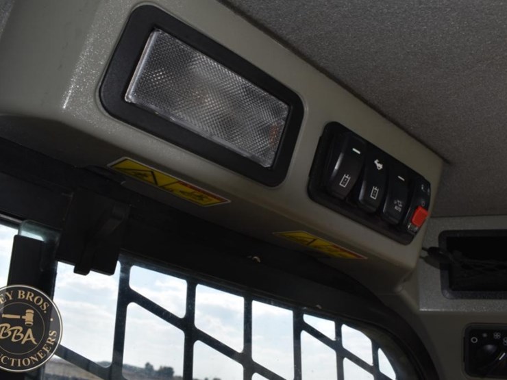 2020-caterpillar-299d3-image-16