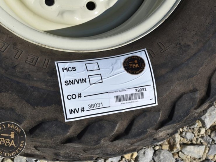 tires-31-x-13.50-15-implement-tire-and-rim-38031-image-4