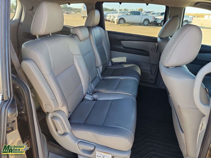 2013-honda-odyssey-image-19