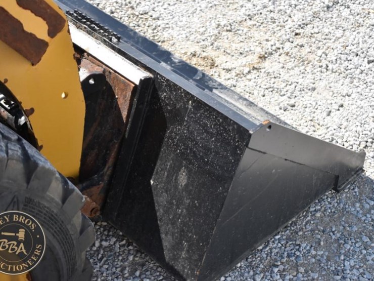 2019-caterpillar-242d3-image-26