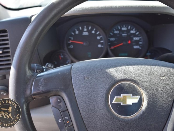 2010-chevrolet-silverado-1500-image-14