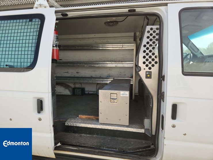 2012-ford-cargo-image-27