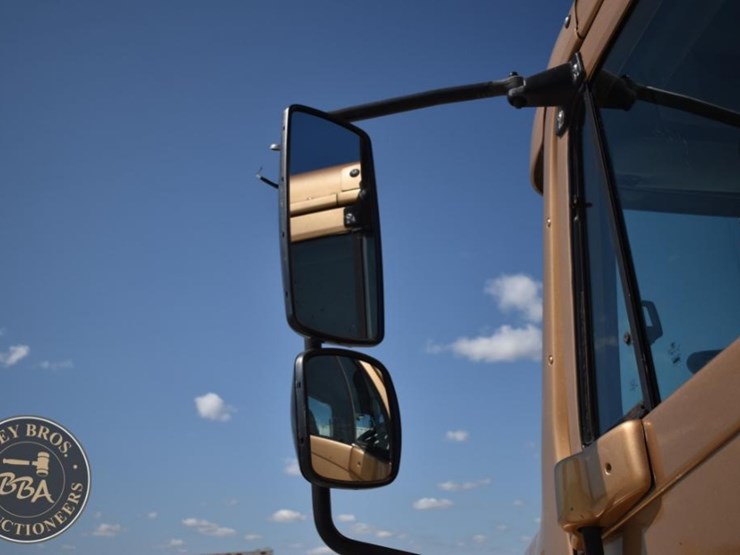 2003-freightliner-columbia-120-image-52