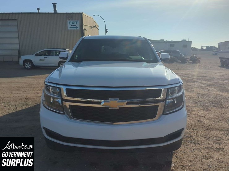 2019-chevrolet-suburban-image-33