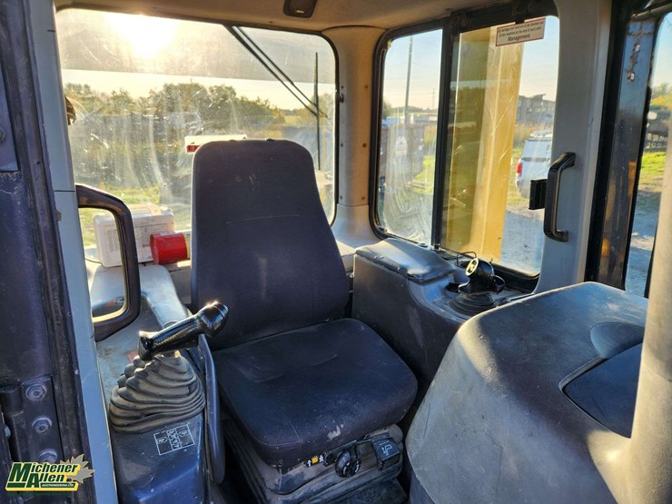 2015-komatsu-d65px-image-13