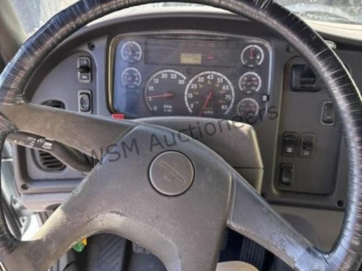2005-freightliner-m2-f/b-image-24