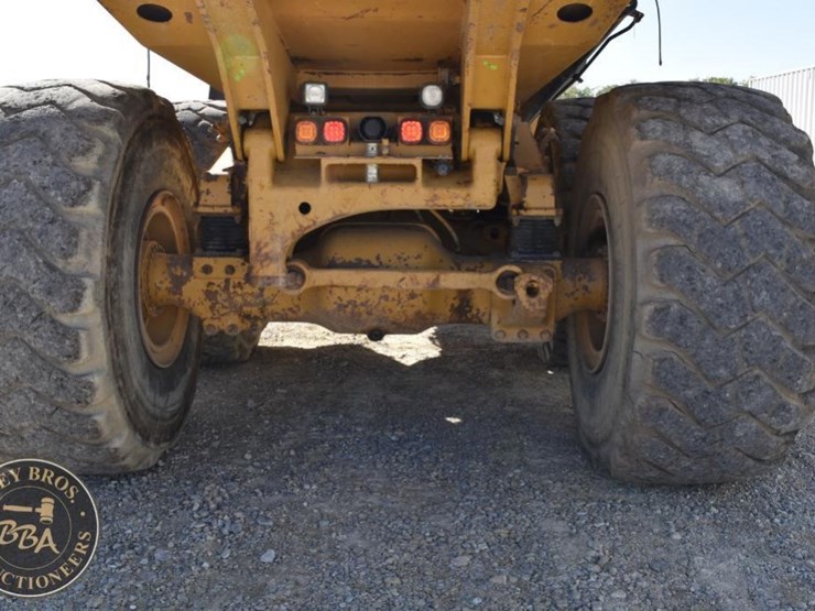 2011-caterpillar-740b-image-31