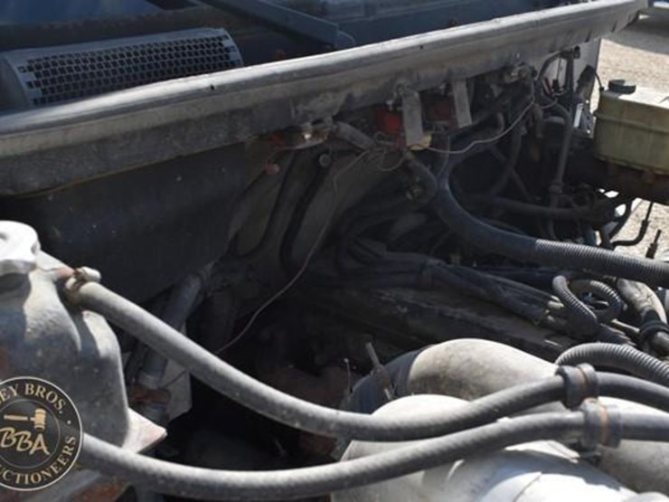 1999-freightliner-fl60-image-44