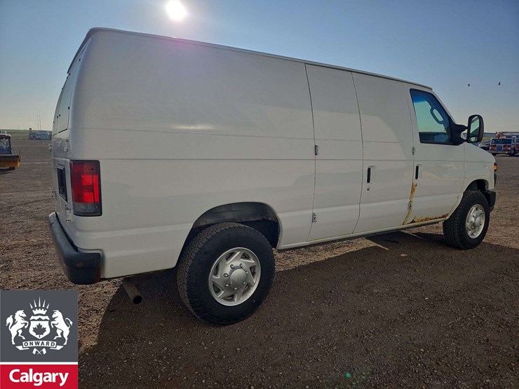 2012-ford-cargo-image-4