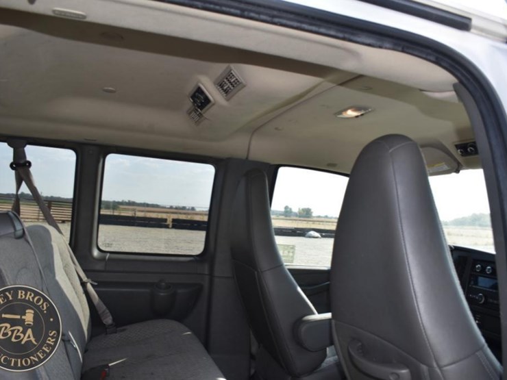 2019-chevrolet-express-2500-image-24