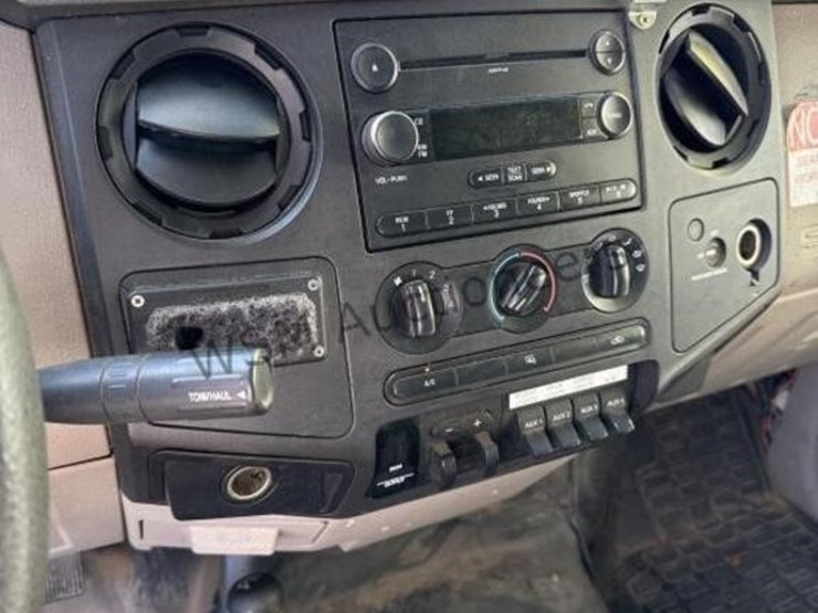 2008-ford-f550-image-23
