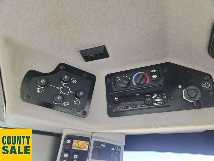 2020-caterpillar-150-awd-image-45